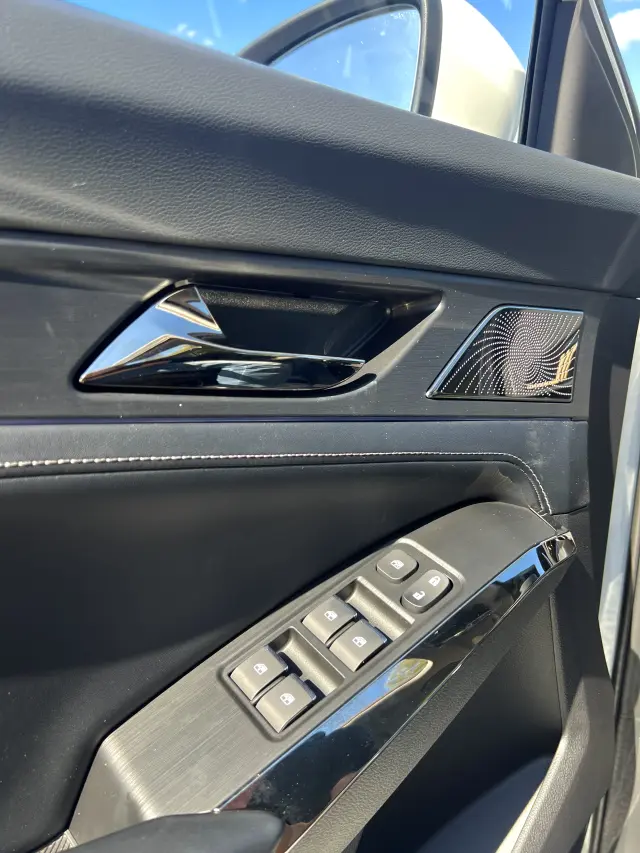 JAC JS8 PRO 1.5T 175KM AT 