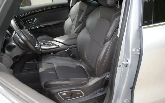 RENAULT Espace 1.6 dCi Energy Initiale Paris EDC 7os