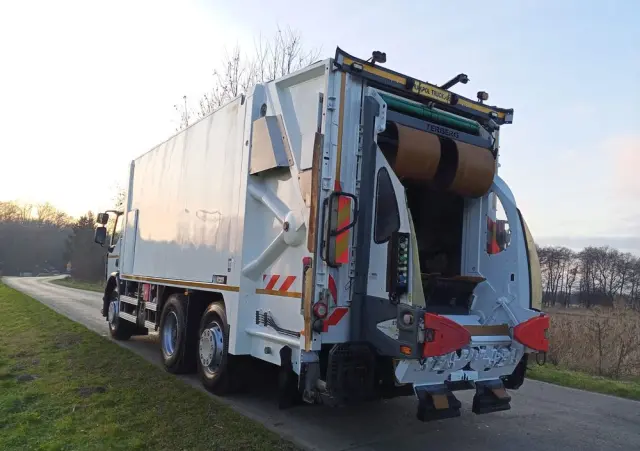 RENAULT Renault Śmieciarka Renault D WIDE / Euro 6 / SEMAT 