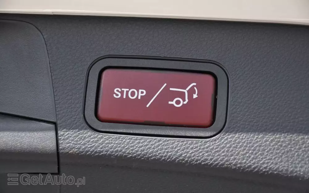 MERCEDES-BENZ Klasa C 200 4MATIC 9G-TRONIC