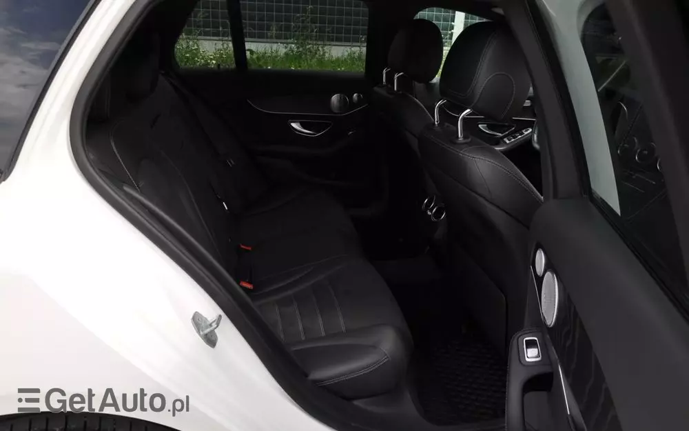 MERCEDES-BENZ Klasa C 200 4MATIC 9G-TRONIC