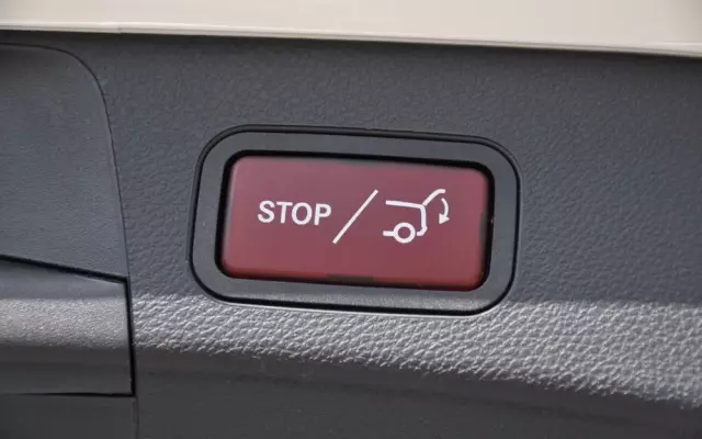 MERCEDES-BENZ Klasa C 200 4MATIC 9G-TRONIC