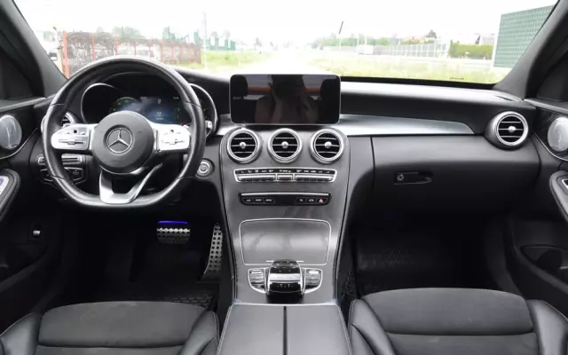 MERCEDES-BENZ Klasa C 200 4MATIC 9G-TRONIC