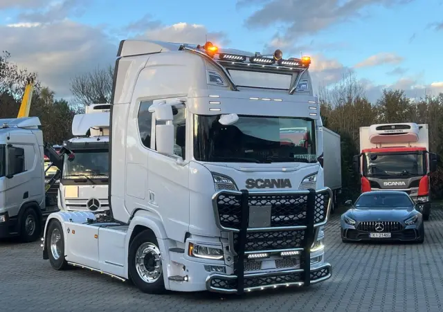 SCANIA Scania R650 z Niemiec bez EGR tylko SCR pełne wyposażenie FULL AIR V8 