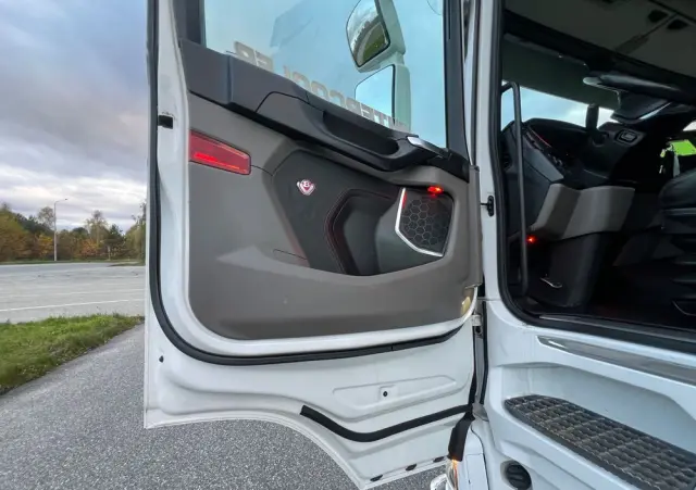 SCANIA Scania R650 z Niemiec bez EGR tylko SCR pełne wyposażenie FULL AIR V8 