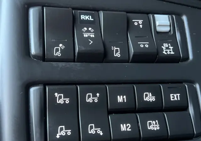 SCANIA Scania R650 z Niemiec bez EGR tylko SCR pełne wyposażenie FULL AIR V8 