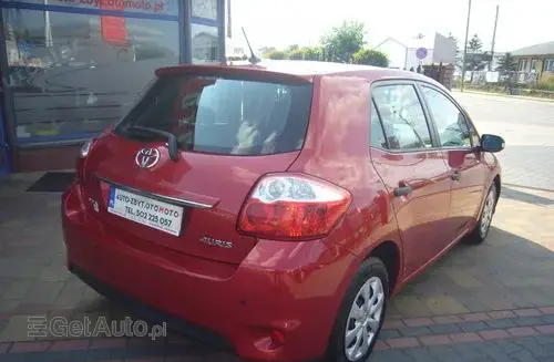 TOYOTA Auris 
