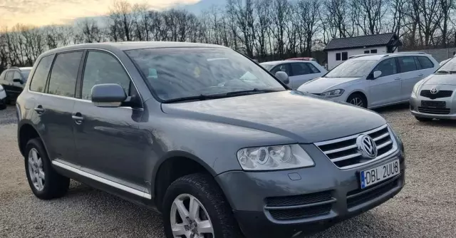 VOLKSWAGEN Touareg 