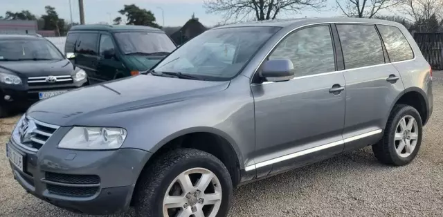 VOLKSWAGEN Touareg 
