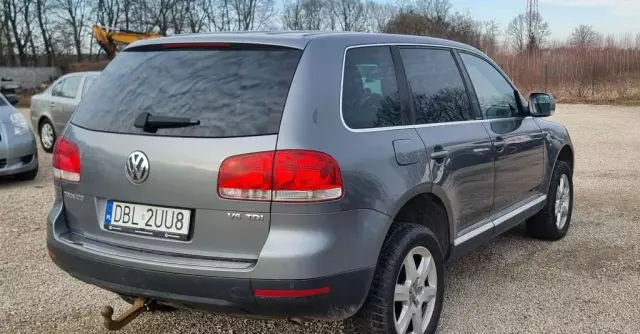 VOLKSWAGEN Touareg 