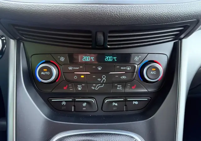 FORD Kuga 1.5 EcoBoost 2x4 Titanium