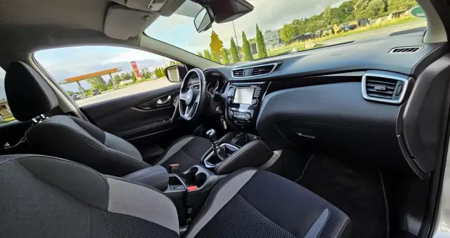 NISSAN Qashqai 1.6 DIG-T N-Connecta