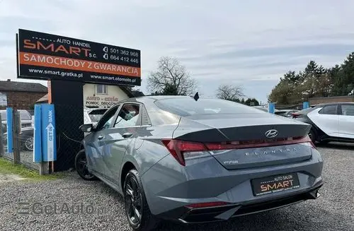 HYUNDAI Elantra 