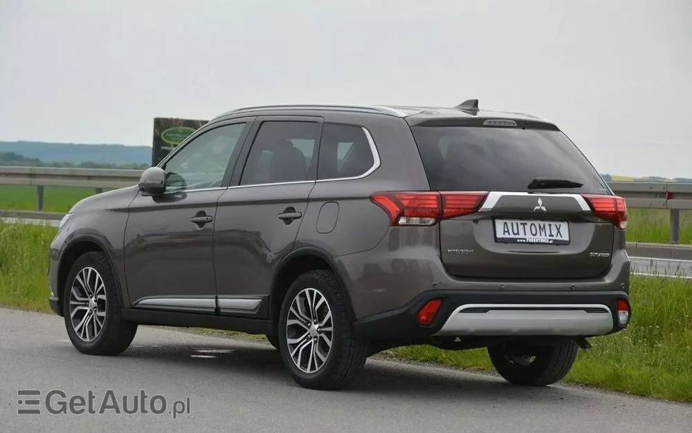 MITSUBISHI Outlander 2.2 DI-D Instyle SDA 4WD
