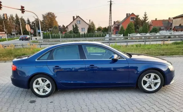 AUDI A4 