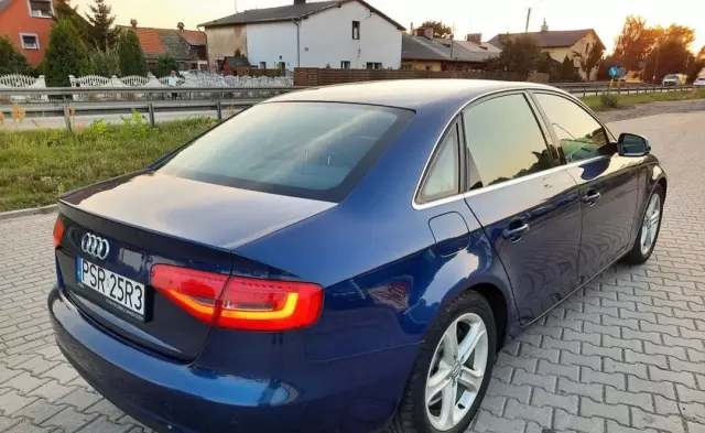 AUDI A4 