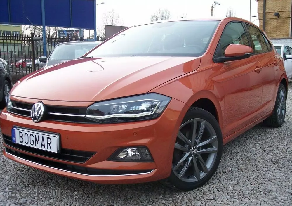 VOLKSWAGEN Polo 