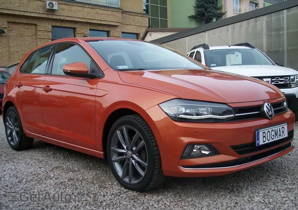 VOLKSWAGEN Polo 