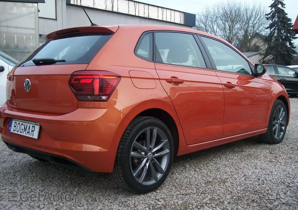 VOLKSWAGEN Polo 