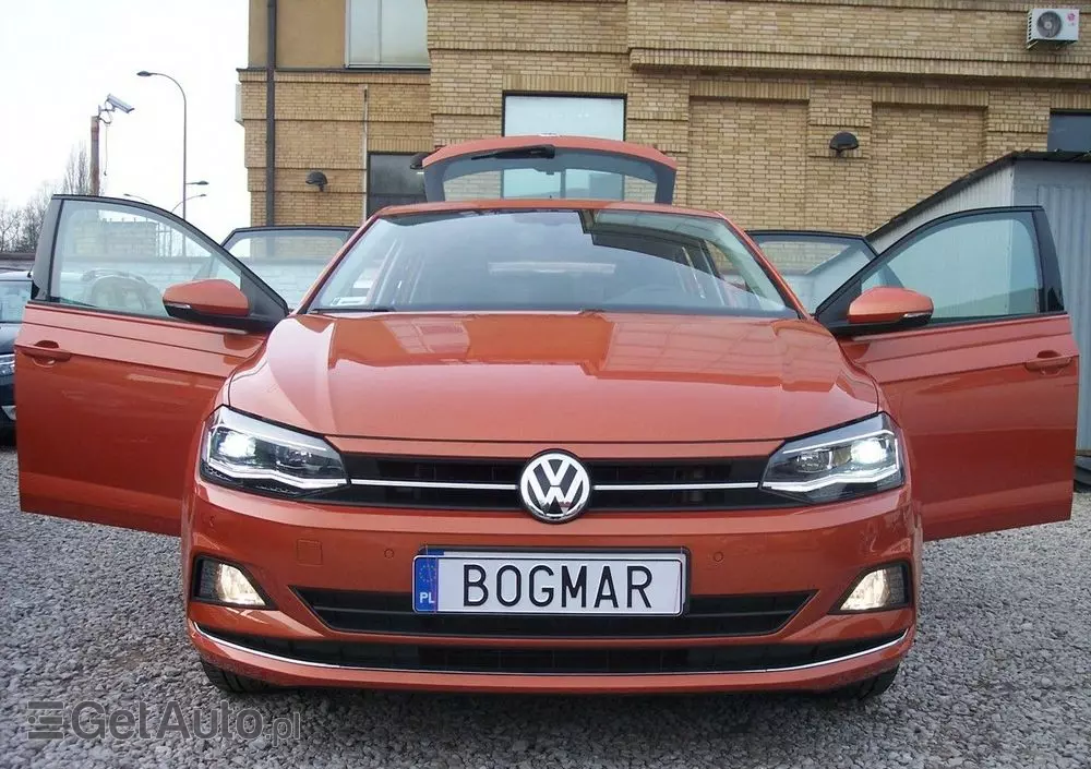 VOLKSWAGEN Polo 