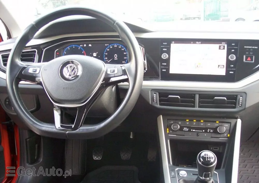 VOLKSWAGEN Polo 