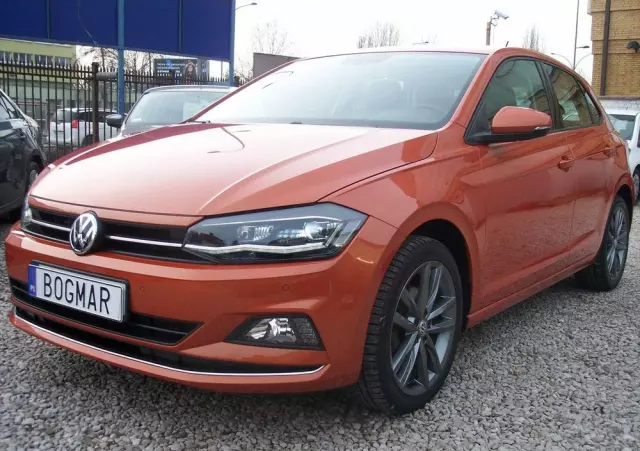 VOLKSWAGEN Polo 