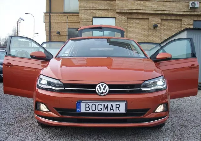 VOLKSWAGEN Polo 