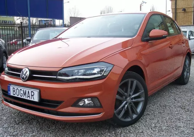 VOLKSWAGEN Polo 