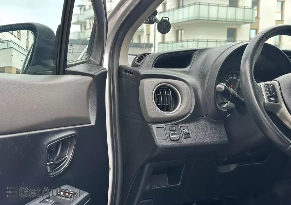 TOYOTA Yaris 1.0 Active