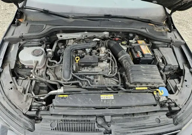 VOLKSWAGEN Golf 1.0 eTSI OPF DSG Life