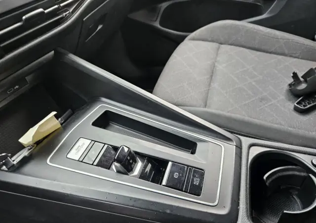 VOLKSWAGEN Golf 1.0 eTSI OPF DSG Life