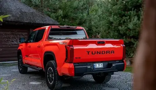 TOYOTA Tundra 