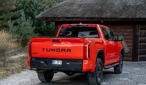 TOYOTA Tundra 