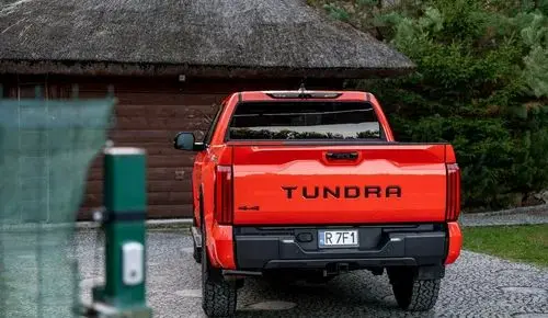 TOYOTA Tundra 