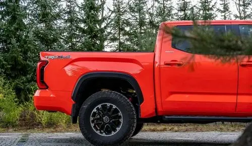 TOYOTA Tundra 