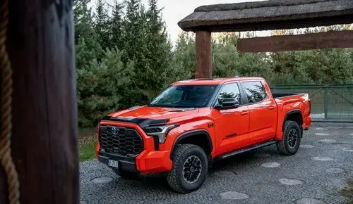 TOYOTA Tundra 