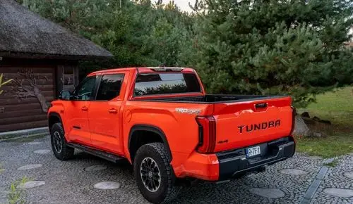 TOYOTA Tundra 