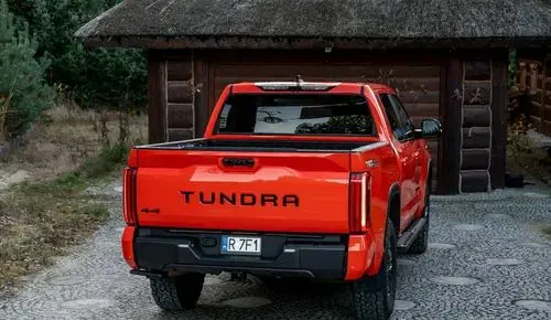 TOYOTA Tundra 