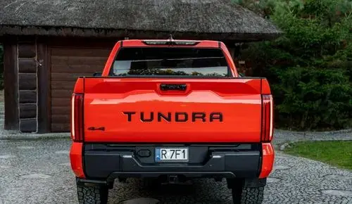 TOYOTA Tundra 