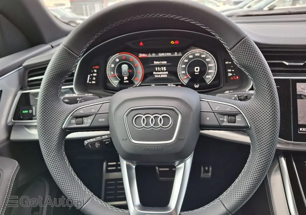 AUDI Q8 