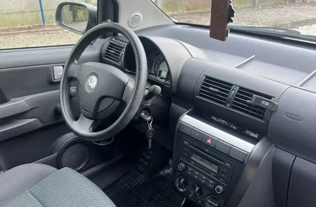 VOLKSWAGEN Fox 