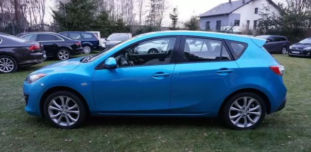 MAZDA 3 