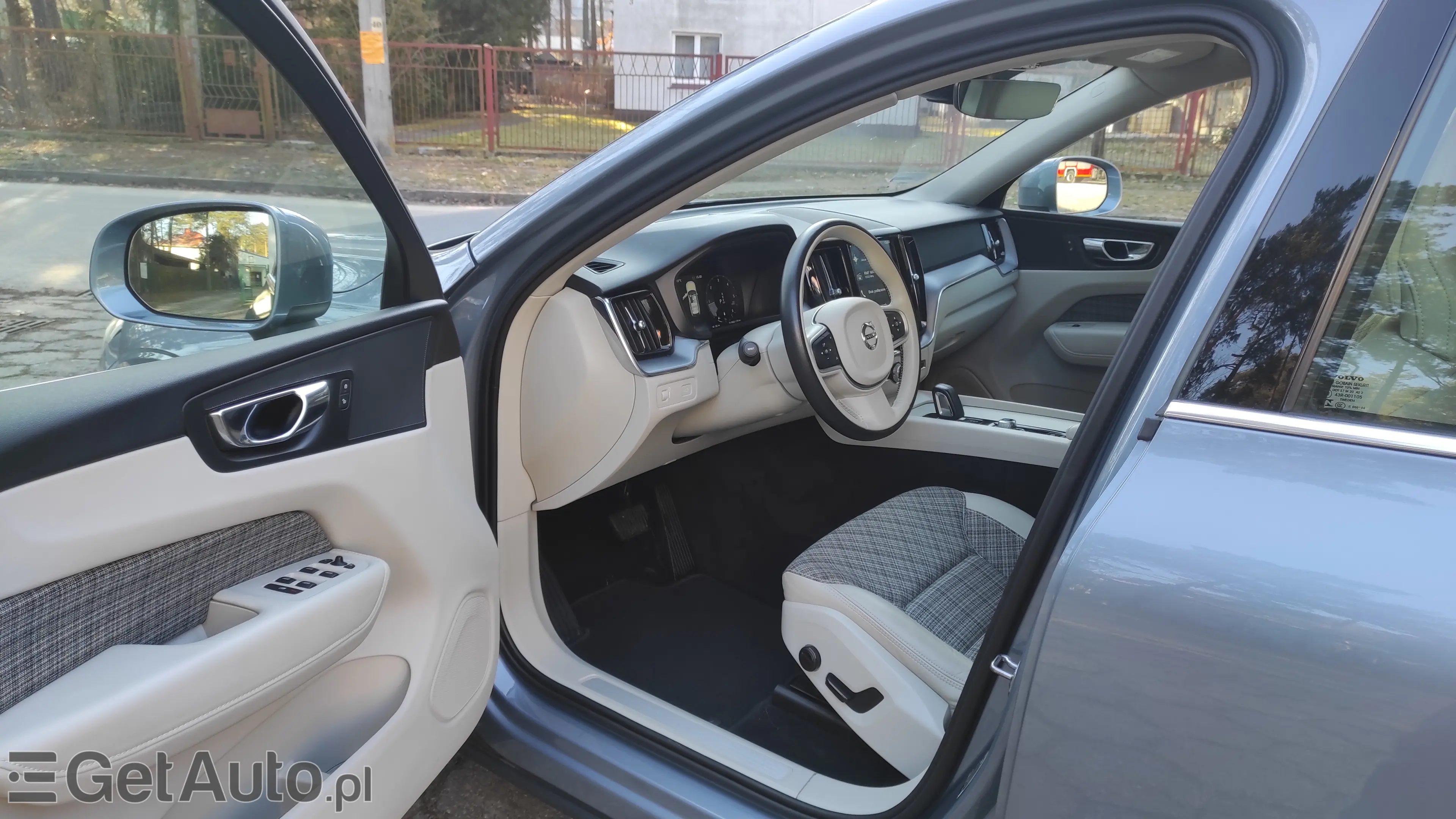 VOLVO Xc 60 Momentum Pro AWD