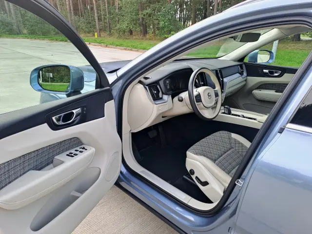 VOLVO Xc 60 Momentum Pro AWD