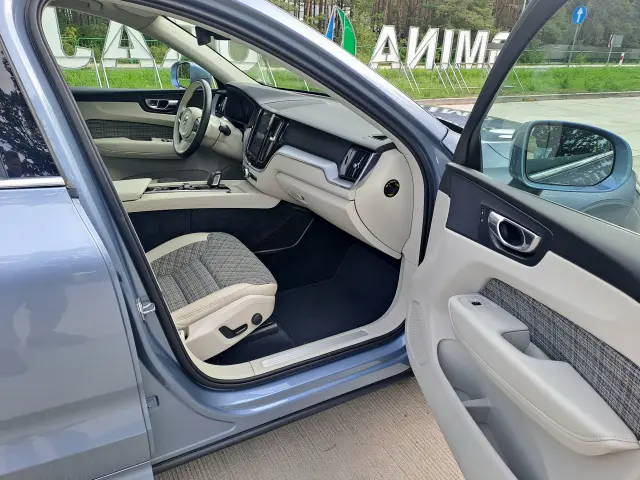 VOLVO Xc 60 Momentum Pro AWD