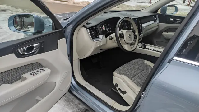 VOLVO Xc 60 Momentum Pro AWD