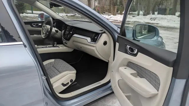 VOLVO Xc 60 Momentum Pro AWD