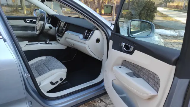 VOLVO Xc 60 Momentum Pro AWD