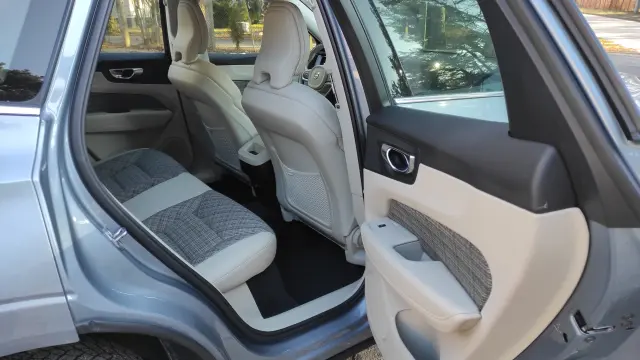 VOLVO Xc 60 Momentum Pro AWD