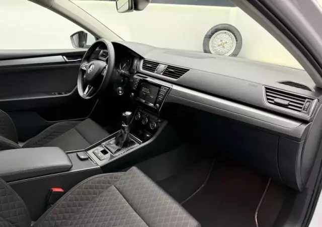 SKODA Superb 1.6 TDI Style